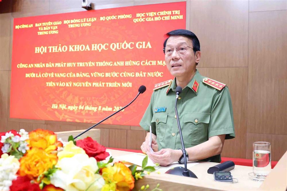 Politburoのメンバー、公安大臣Luong Tam Quangがオープニングスピーチを行いました。写真：公安省