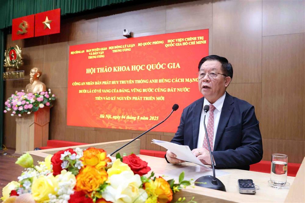 Truong Ban Tuyen giao va Dan van Trung uong Nguyen Trong Nghia phat bieu tai hoi thao. Anh: Bo Cong an 