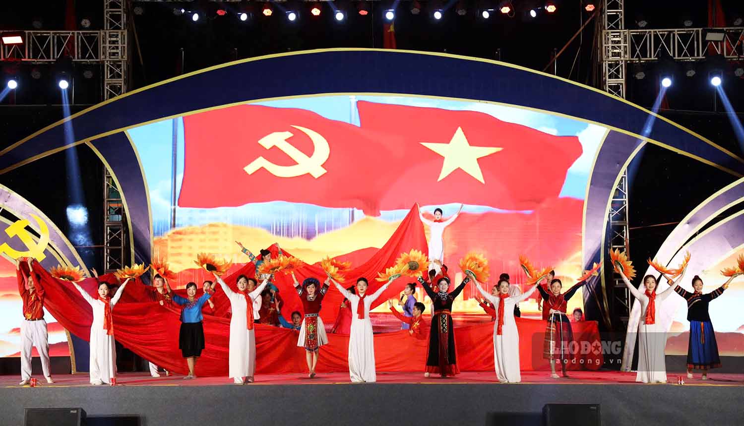 Hội thi có sự tham dự của các đội thông tin lưu động thuộc 25 tỉnh thành, phố trong cả nước. Ảnh: Nguyễn Tùng.