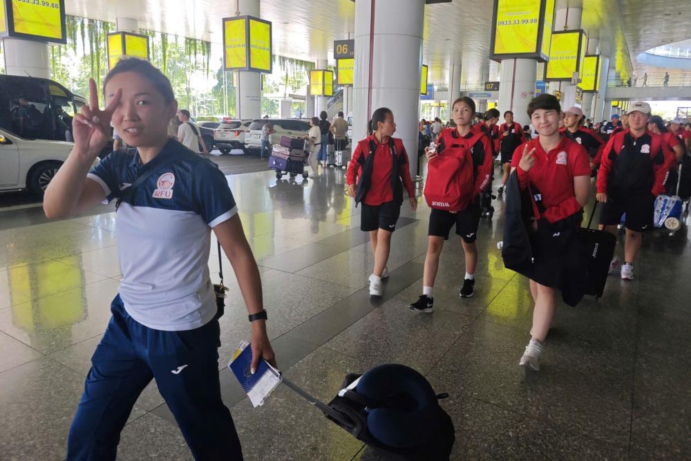 U20 Kyrgyzstan women's team in Hanoi. Photo: VFF
