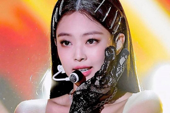 Người hâm mộ Blackpink yêu cầu Billboard xin lỗi Jennie