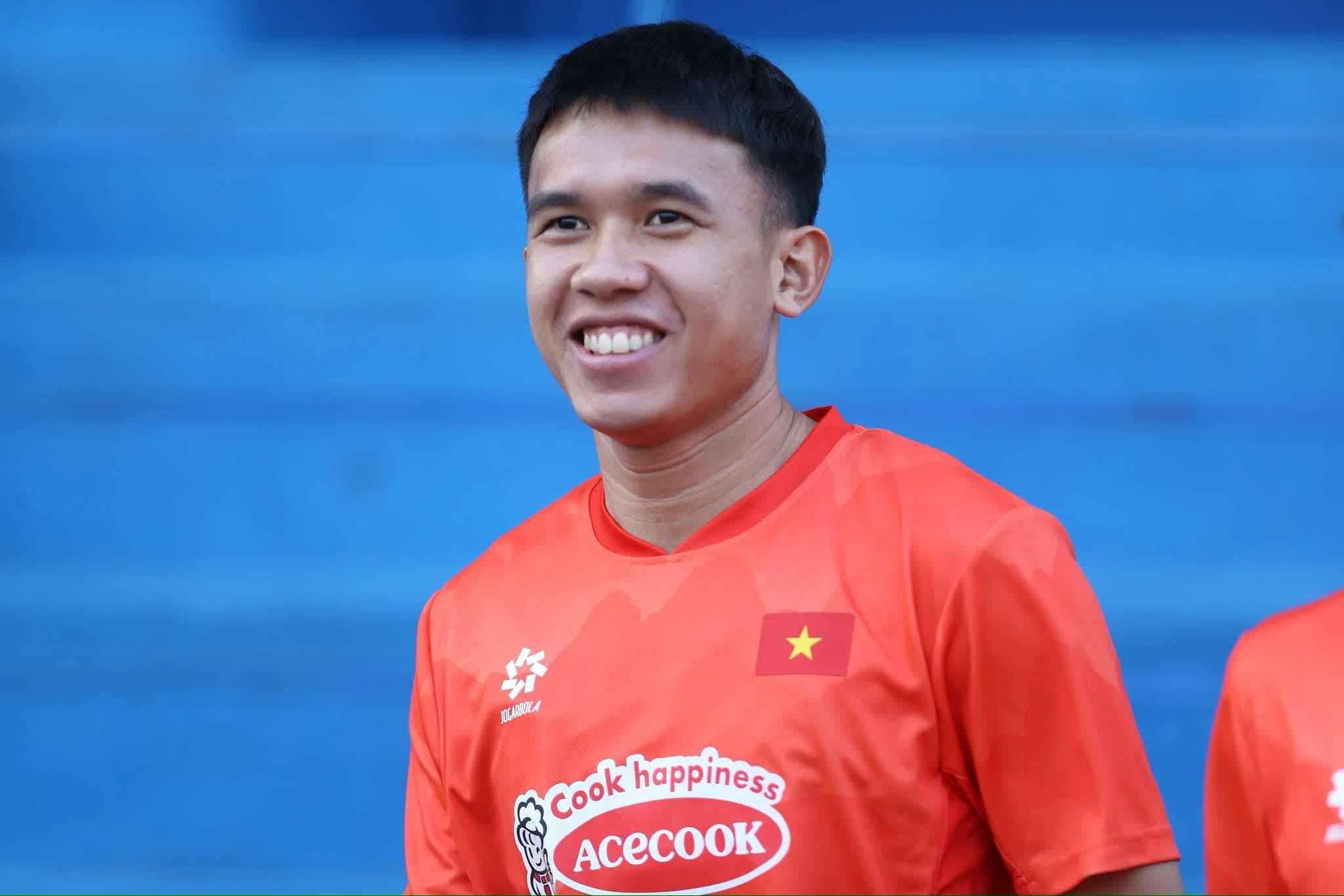 Vietnam national team player - Vo Hoang Minh Khoa will stay at Becamex HCMC. Photo: Thanh Vu