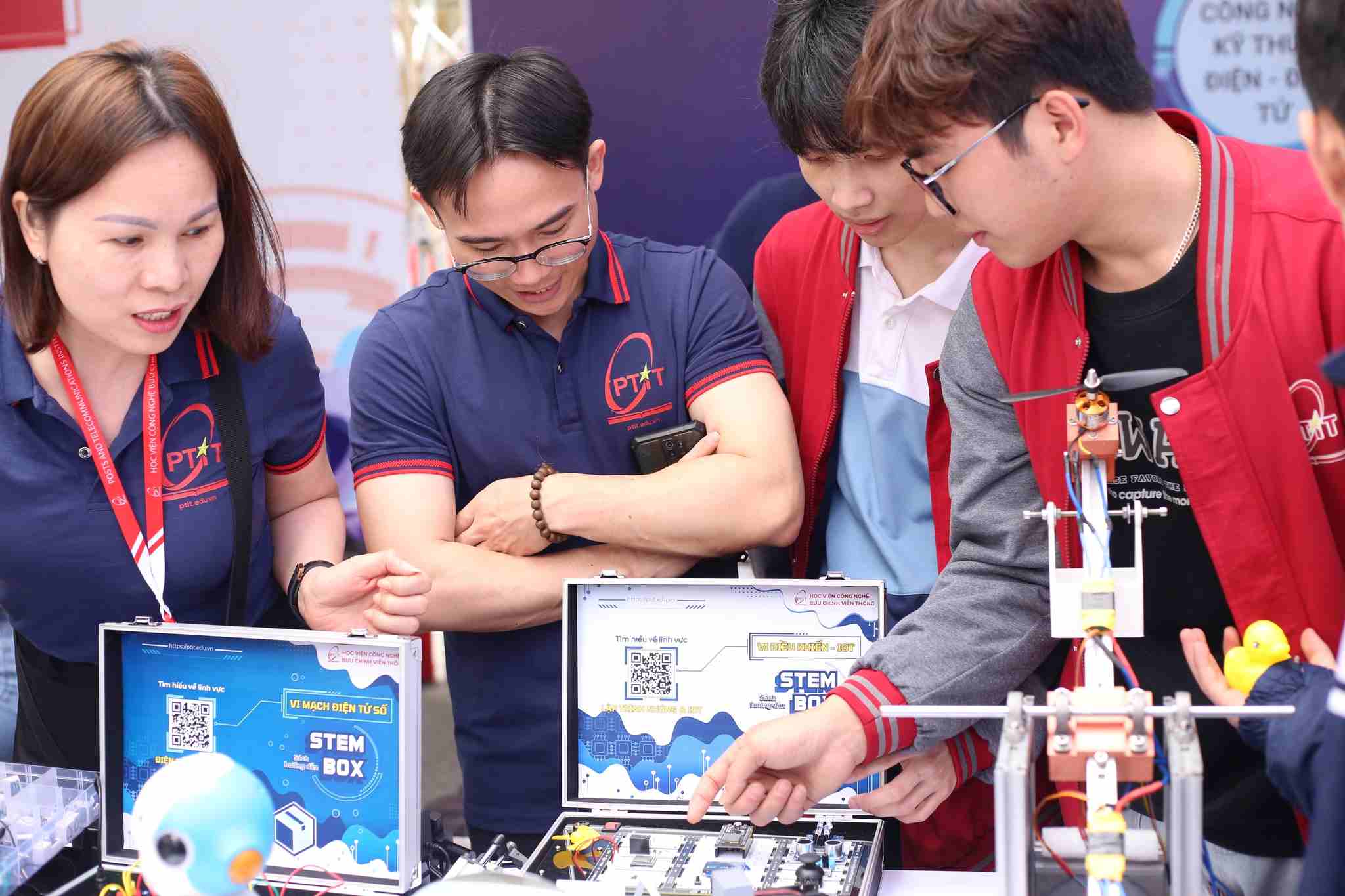 Dia STEM PTIT y Open Day 2025 de la Academia de Tecnologia de Correos y Telecomunicaciones. Foto: PTIT