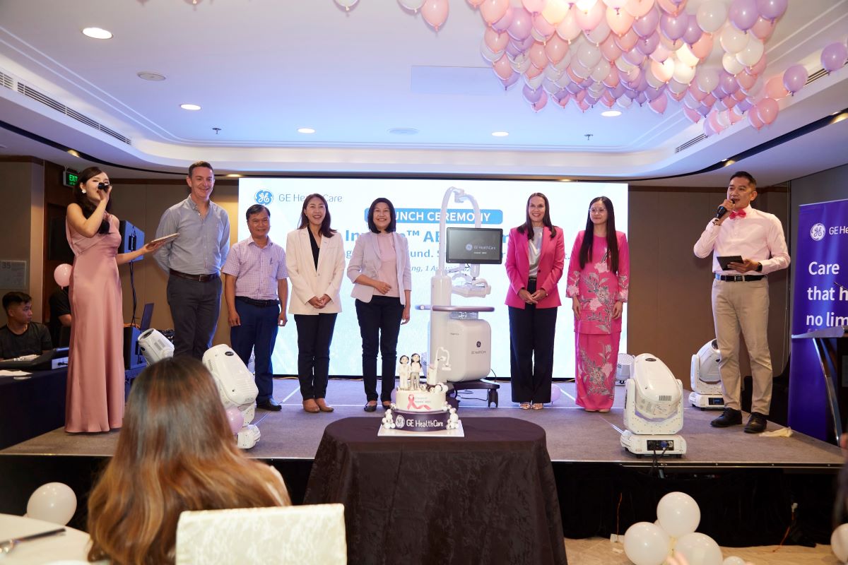 GE 헬스케어는 미국 FDA 승인을 받은 자동 유방 초음파 시스템 Invenia ABUS Prime을 베트남에 도입했습니다. 사진: 옌니