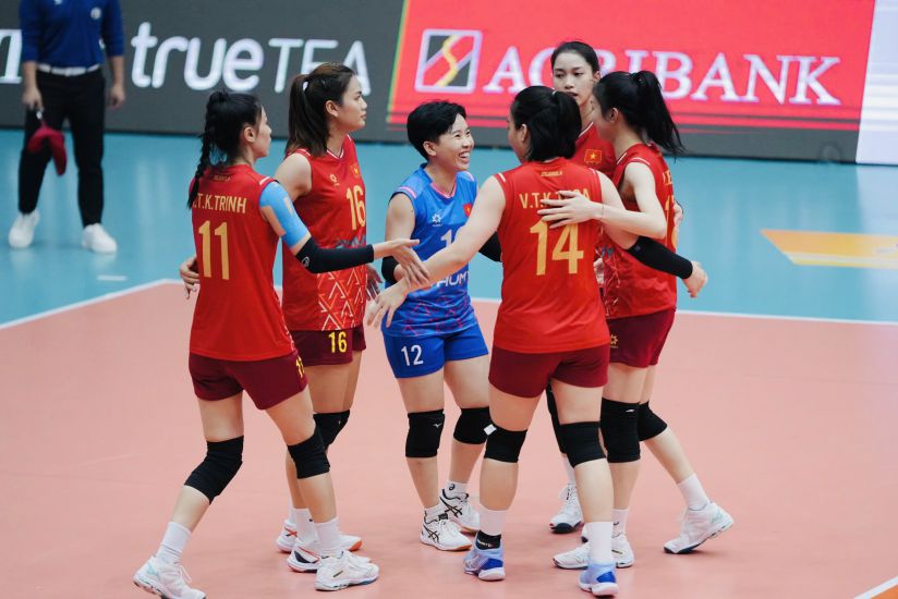 Vietnam women's volleyball is still looking for many options to train and coach the best players for each position. Photo: VFV