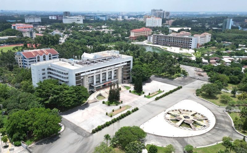 National universities are responsible for managing the organization and personnel of national universities according to the provisions of law, the Regulations on the organization and operation of national universities and member higher education institutions. Photo: Huu Chanh