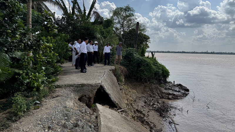 Vinh Long 지방 Quoi Thien Bia 코뮌의 제방 붕괴 지점 현장. 사진: Hoang Loc