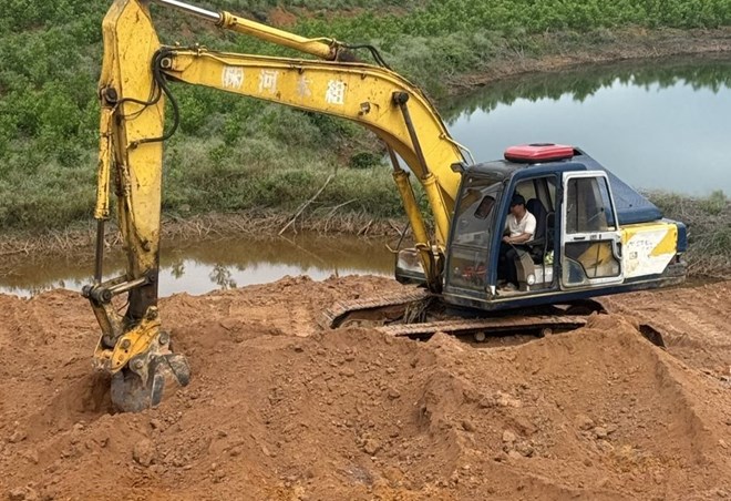 Bạt đồi, san lấp kênh thủy lợi để lấn chiếm đất ở Quảng Trị