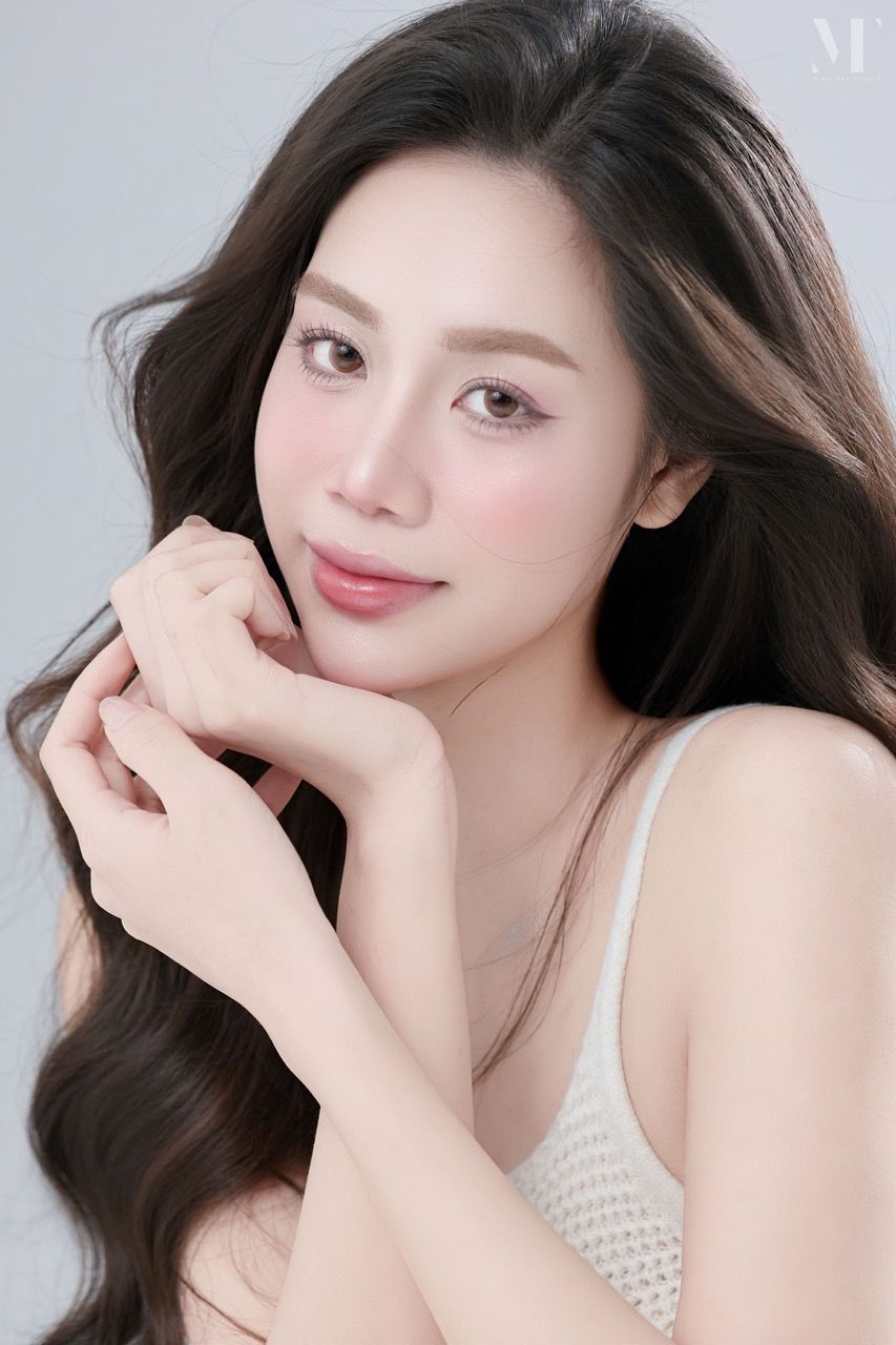 Dam me nghe thuat tu nho, Thuy Chang tung trai qua nhung giai doan thieu tu tin, hoai nghi ban than. Tuy nhien, nho su ung ho tu gia dinh va ban be, co ngay cang truong thanh, manh me hon sau moi thu thach.