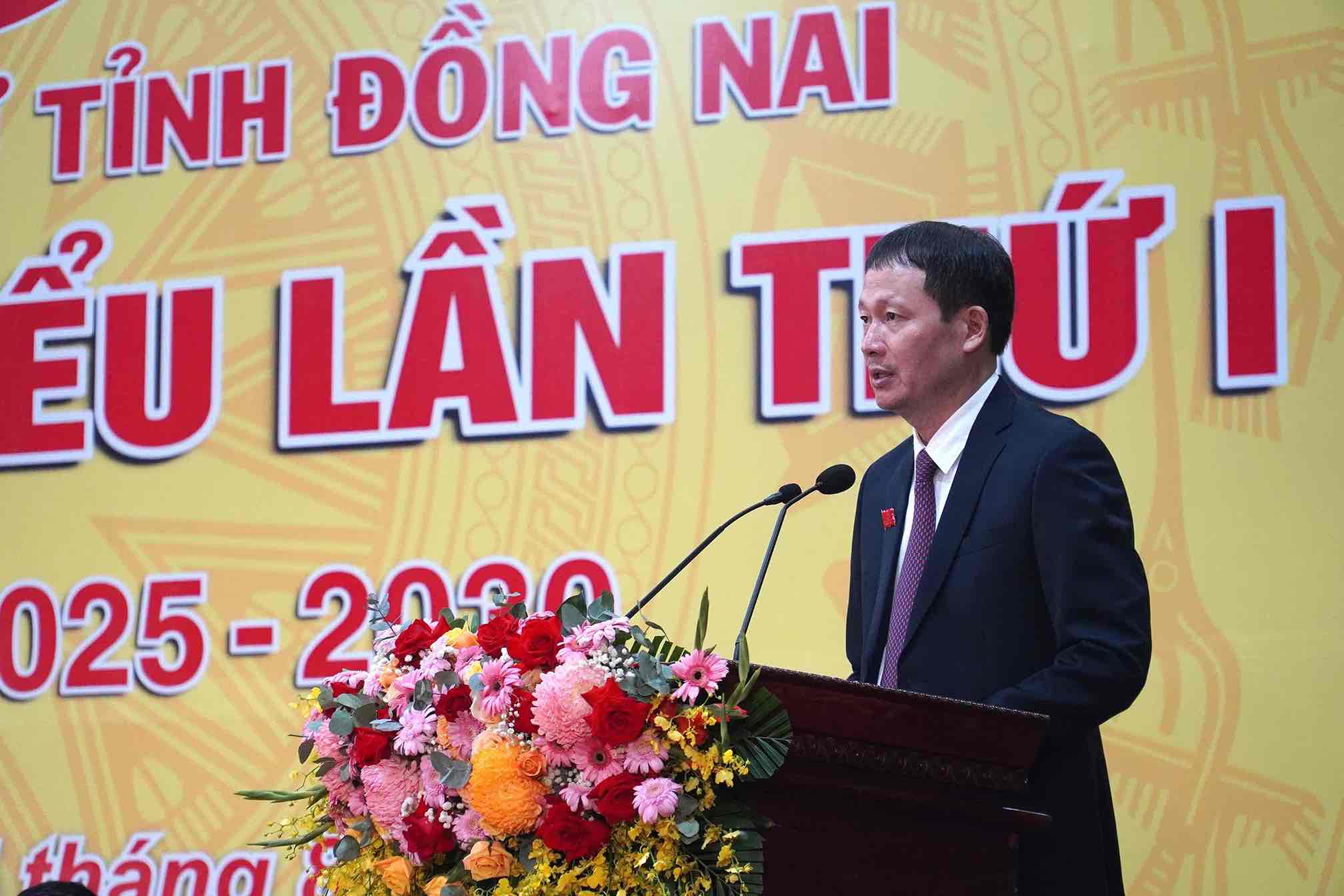 Ong Vu Hong Van - Bi thu Tinh uy, Truong doan Dai bieu Quoc hoi, Bi thu Dang uy Quan su tinh Dong Nai phat bieu tai dai hoi. Anh: HAC