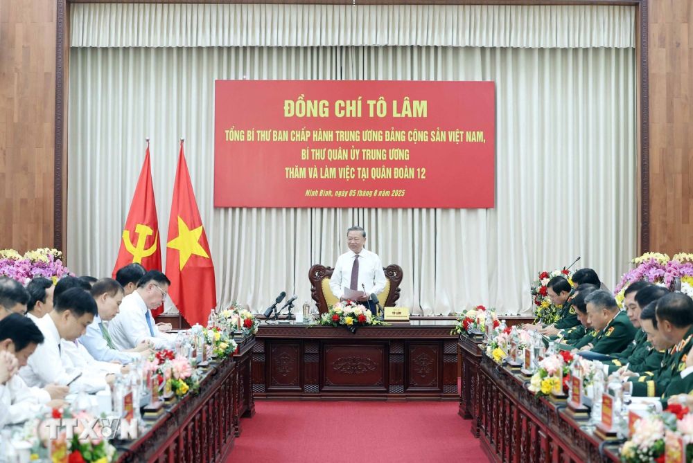 Tong Bi thu To Lam phat bieu tai buoi lam viec. Anh: TTXVN