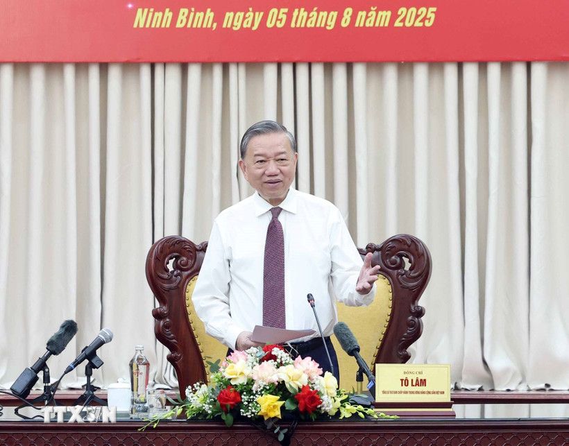 General Secretary To Lam gave a speech at the working session with the 12th Corps. Photo: VNA