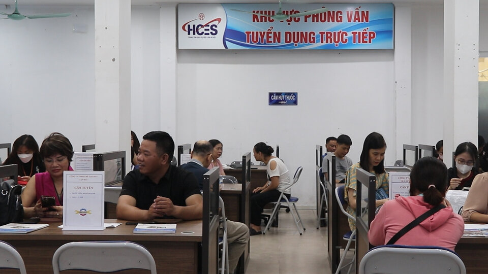 기업의 채용 연령 연장으로 노동자들에게 취업 기회가 더 많아졌습니다