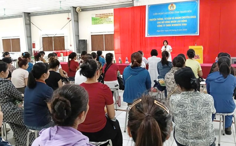 Hundreds of workers were consulted and given health check-ups. Photo: Thanh Hoa Trade Union
