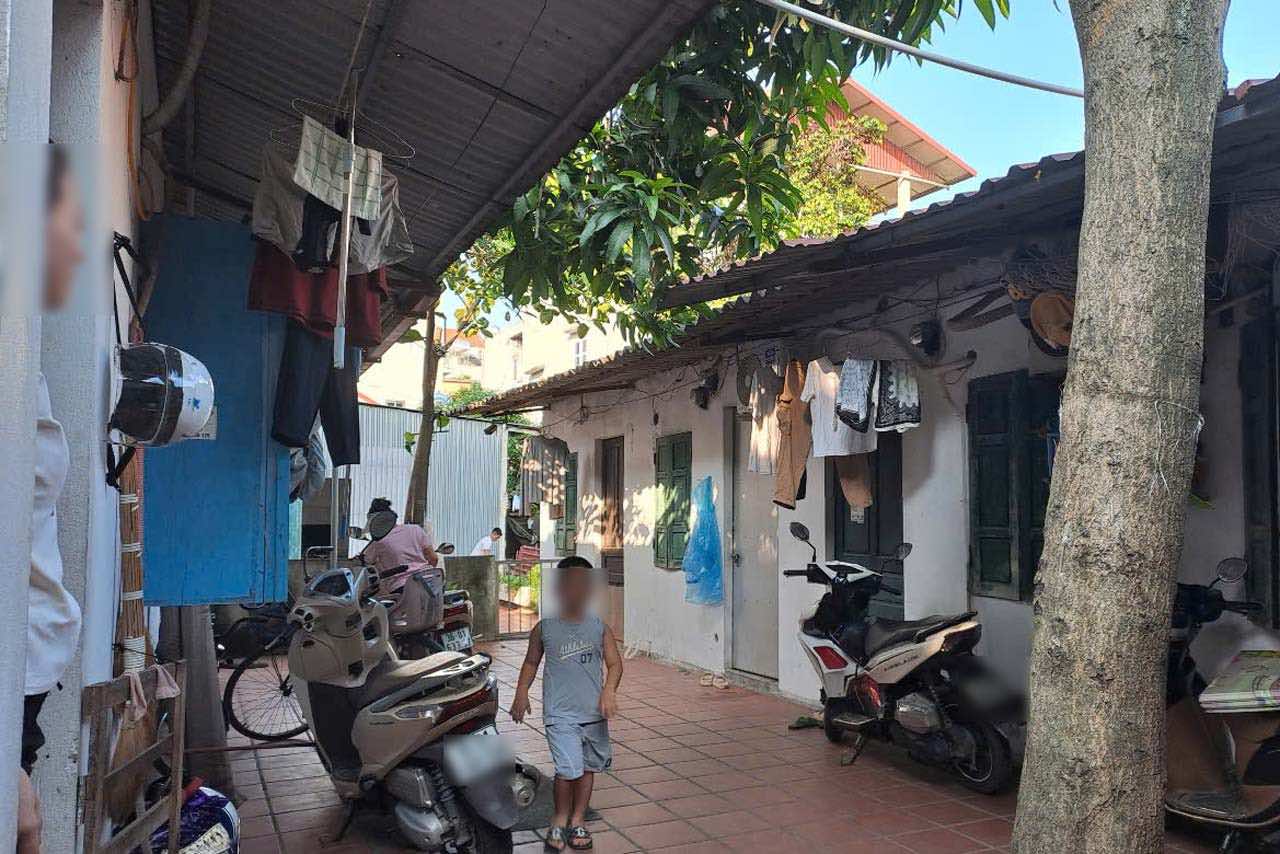 Cuoc song cua cong nhan lao dong van con nhieu kho khan. De giam bot chi phi, phan lon ho phai chap nhan thue tro o nhung noi co gia re, dieu kien thieu thon. Anh: Thanh Nhan