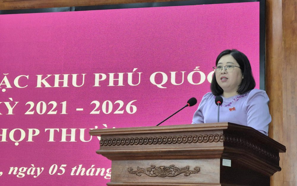 Ba Dang Thi Hong Gam, Pho Bi thu Dang uy, Chu tich HDND dac khu Phu Quoc phat bieu. Anh: Khanh Van