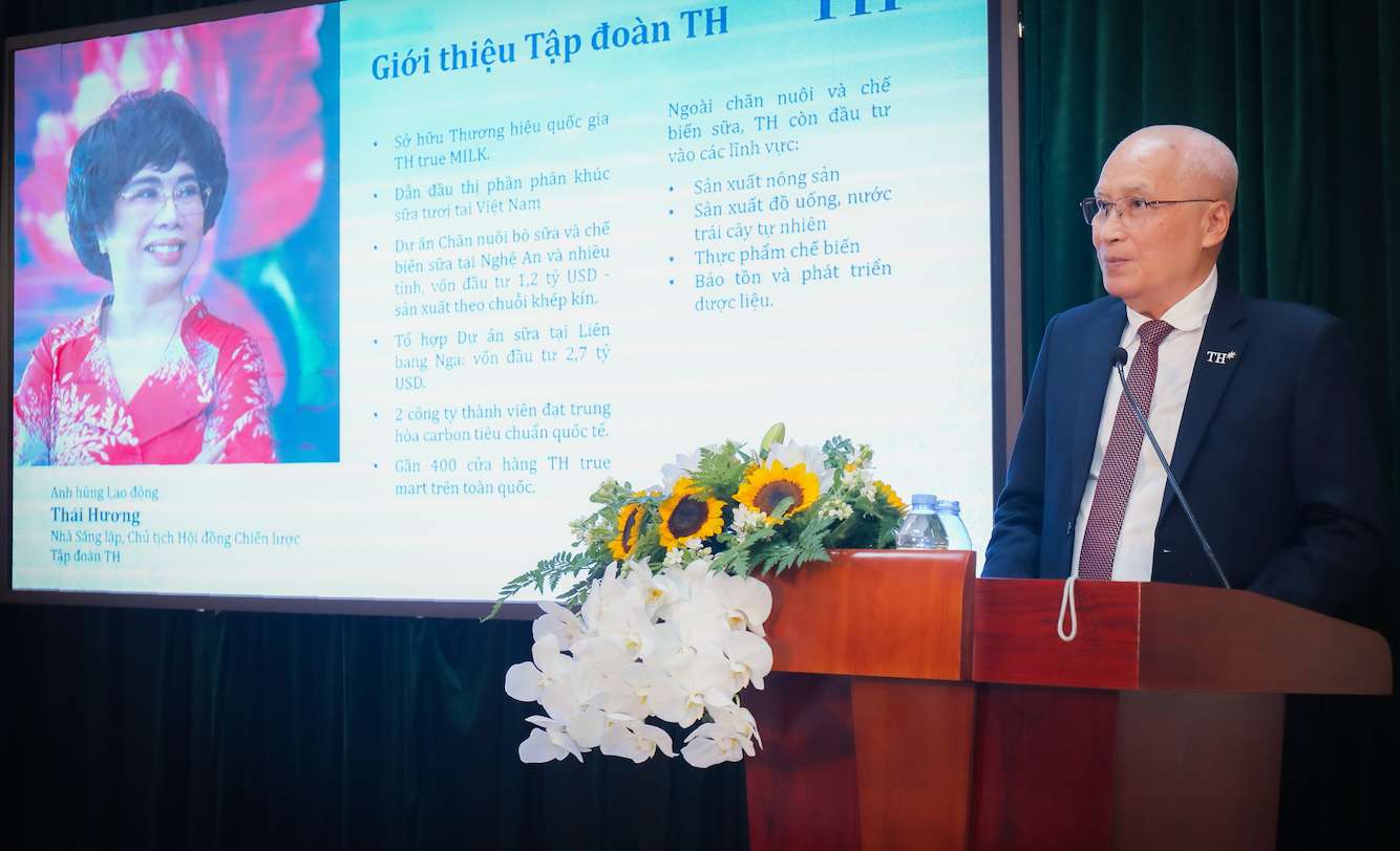 Ong Ngo Minh Hai - Chu tich HDQT Tap doan TH nhan manh viec thuc day tieu dung sua tuoi la giai phap chien luoc giup thay doi thoi quen, tao thi truong on dinh cho nganh sua noi dia. Anh: Thach Lam