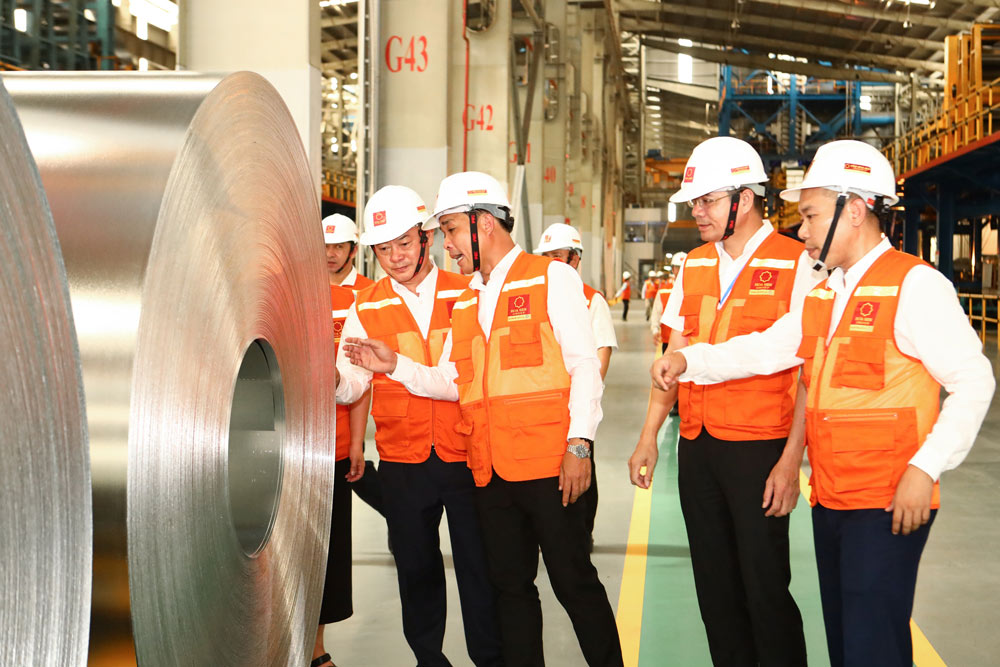 Hoa Sen Group successfully produced and launched the first Zinc - aluminum - Magnesium alloy coil coil with Hoa Sen Mag Shield brand. Photo: Provided by the enterprise