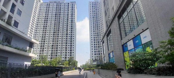 According to current regulations, women are one of the priority subjects to buy social housing. Photo: Xuyen Dong