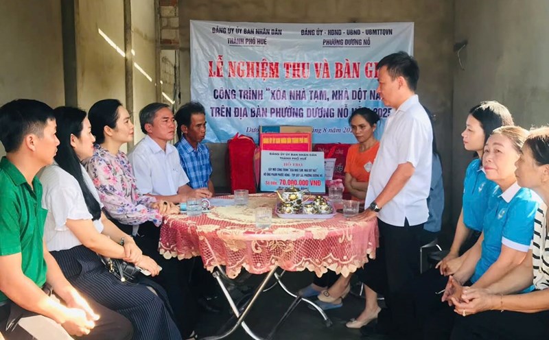 Housing handover ceremony for those in difficult circumstances. Photo: Duc Quang.