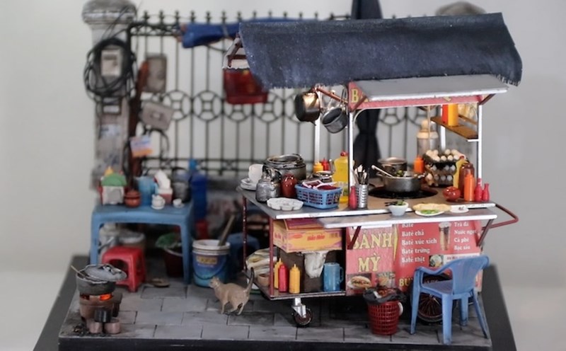 Looking at Hanoi through mini models of Gen Z guys.