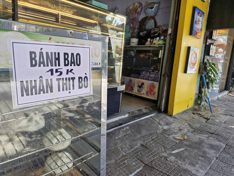 ダナン市ファム・ヌー・クオン通りの店舗で、顧客を維持するために牛肉の原材料を置き換えました。写真:Thu Giang