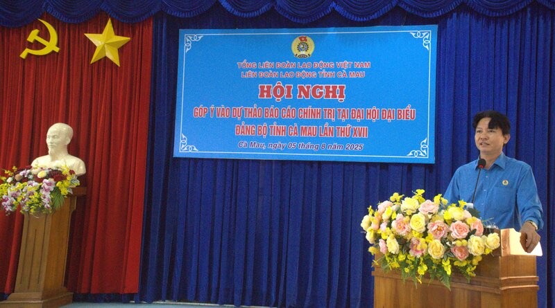 Pho Chu tich LDLD tinh Ca Mau Huynh Hoang Anh dieu hanh goi y cac dai bieu dong gop y kien. Anh: Nhat Ho