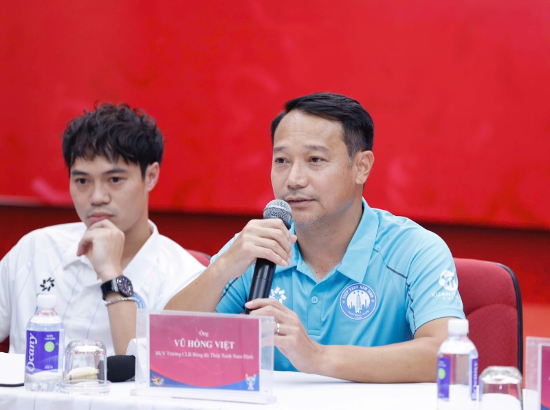 Huan luyen vien Vu Hong Viet - Nam Dinh. Anh: Nhu Y