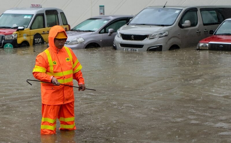 A Hong Kong (China) rescue worker works in a flooded area on August 5. Photo: AFP