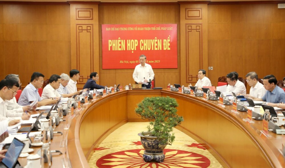 Tong Bi thu To Lam phat bieu khai mac phien hop. Anh: Hien Hoa