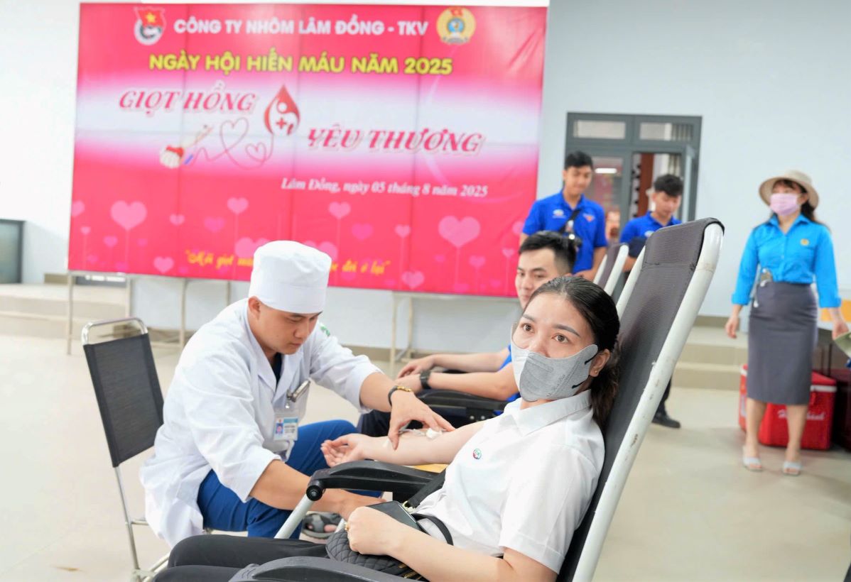 Moi giot mau cho di la trao hy vong song cho nguoi benh. Anh: Bao Lam