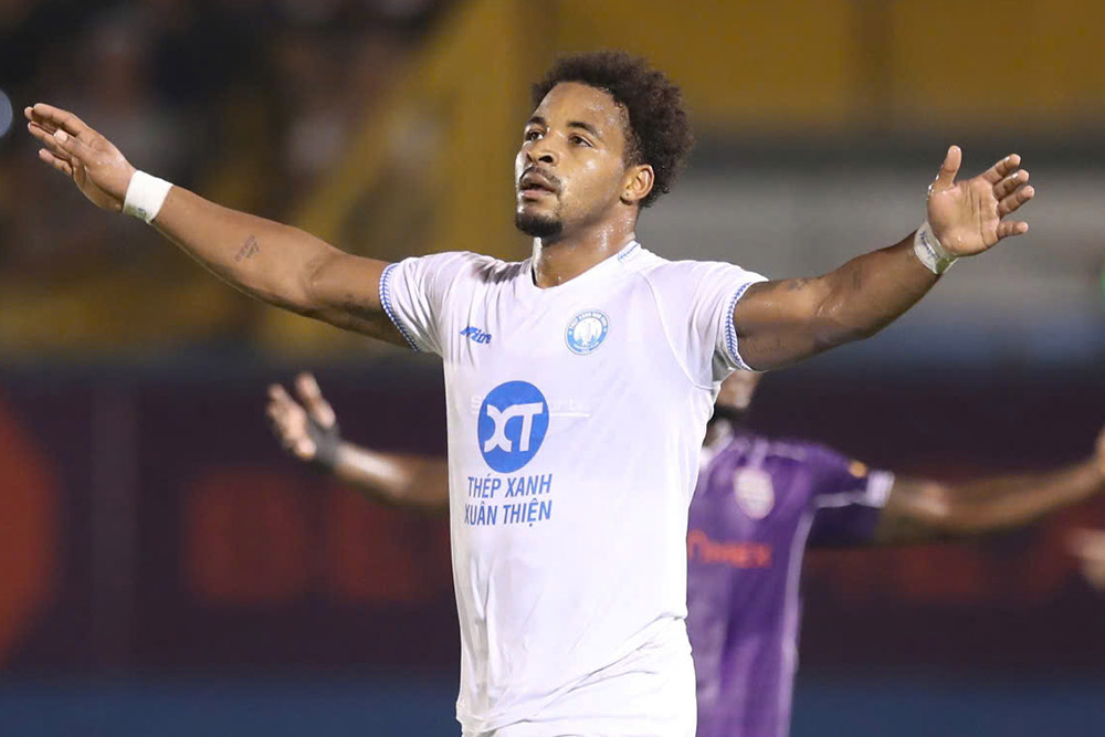 Xuan Son will not be able to return in the near future. Photo: Thanh Vu