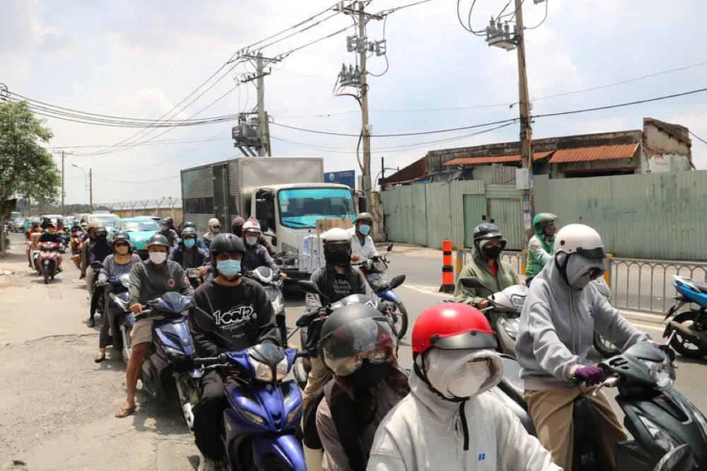 Giao thong thuong un u, nhat la gio cao diem qua tuyen duong Pham Van Bach (TPHCM). Anh: Tam Ngoc