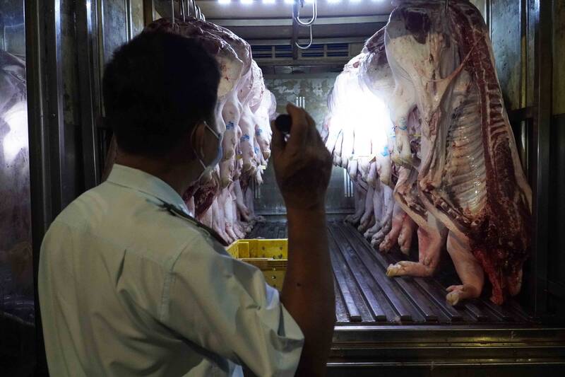 호치민시로 들어오는 돼지고기는 엄격하게 통제됩니다. 사진: Le Chan