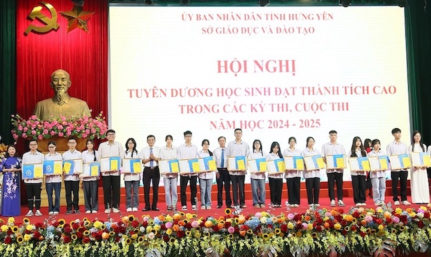 Hung Yen to chuc le tuyen duong hoc sinh gioi tieu bieu toan tinh. Anh: Cong TTDT tinh Hung Yen