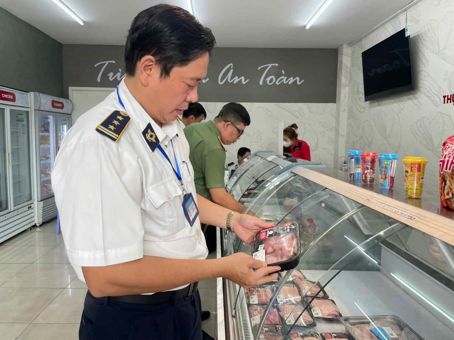 Sudden inspection of the business location of CP Vietnam Livestock Joint Stock Company in Binh Duong, afternoon of June 4, 2025. Photo: Dinh Trong