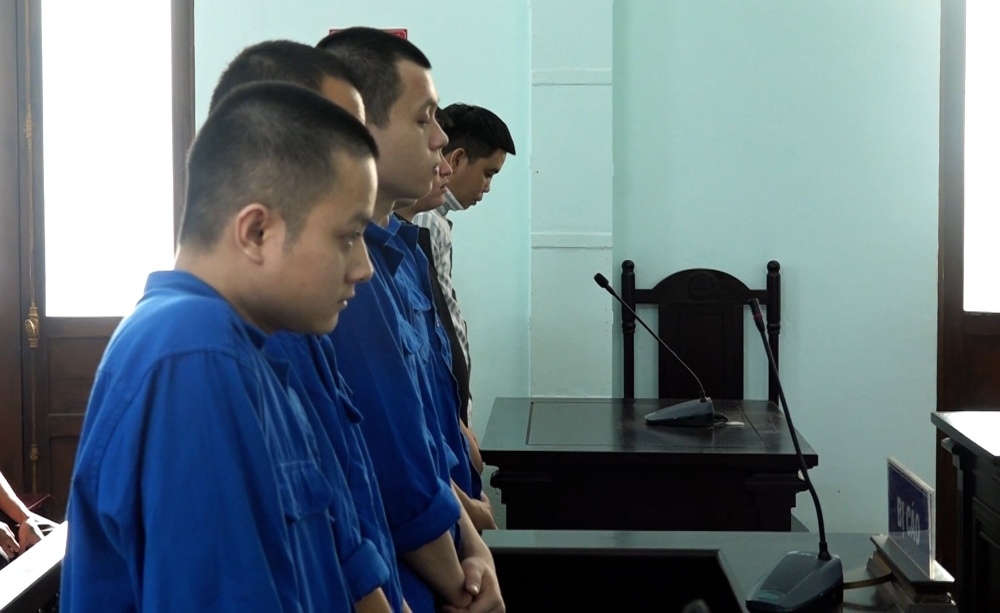 For drugs, a group of young men in Hue were both in prison.