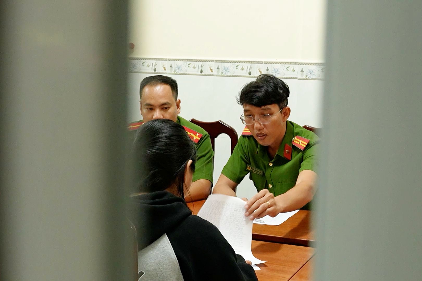 껀터에서 '온라인 납치' 피해자들의 이야기