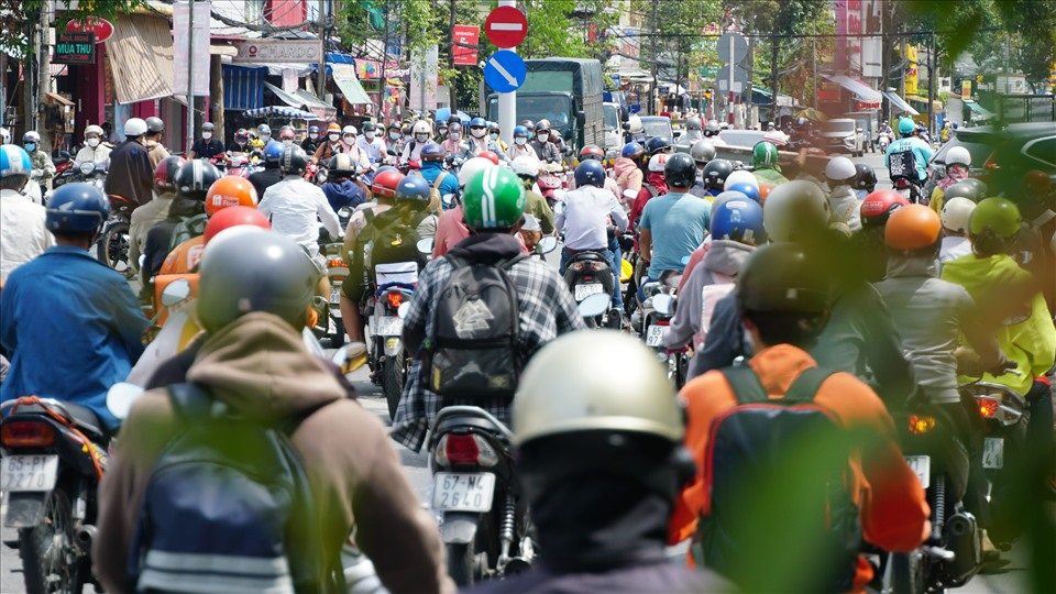 現在のカントー市には、局地的な交通渋滞が発生する頻繁な8つの交差点があります。写真:タ・クアン