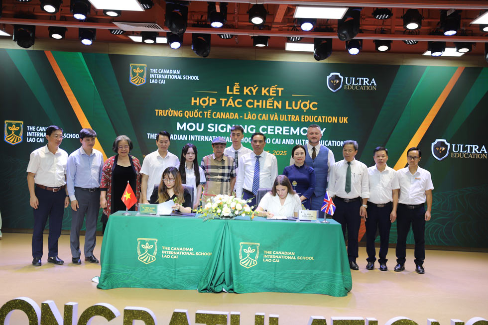 The signing ceremony of strategic cooperation between Lao Cai International School of Canada and the education organization Ultra Education (UK). Photo: Provided by the enterprise