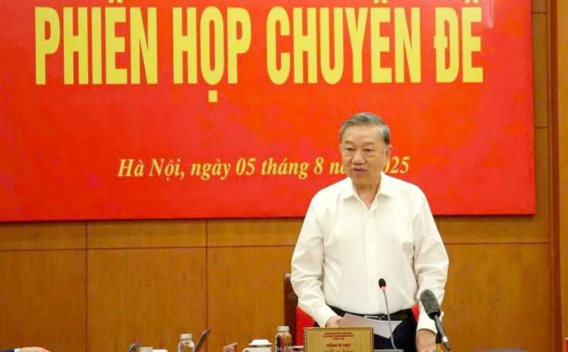 General Secretary To Lam - Head of the Central Steering Committee on perfecting institutions and laws - chaired the thematic meeting of the Steering Committee. Photo: Hien Hoa