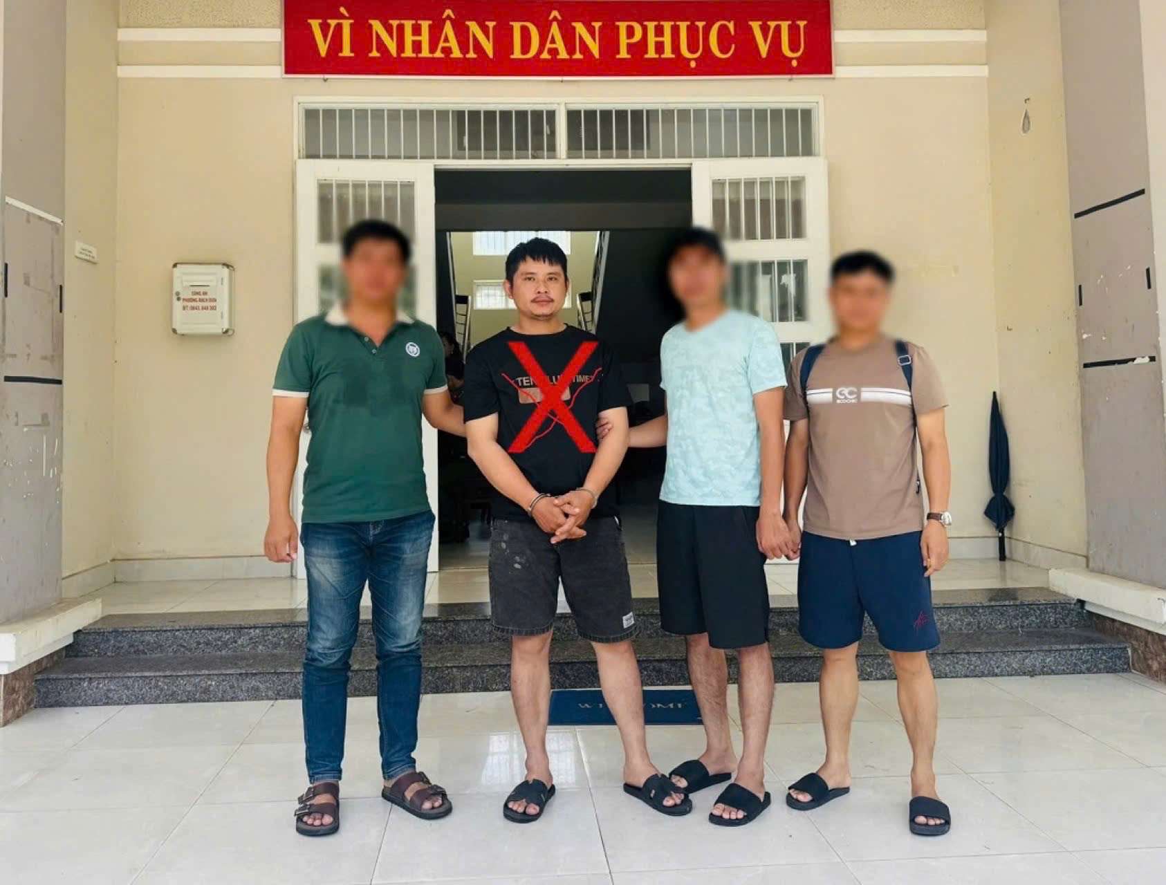 Đối tượng truy nã đặc biệt Trần Đình Trung tại thời điểm bị Công an Nghệ An bắt giữ. Ảnh:  Ngọc Anh
