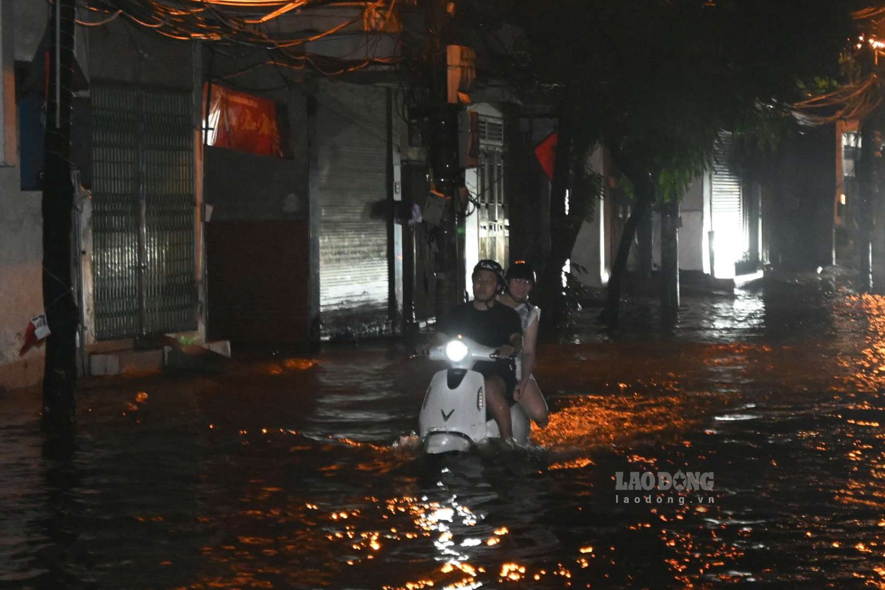 ハノイ大雨、洪水の危険にさらされているホットスポットに警告します。写真：タン・ナン