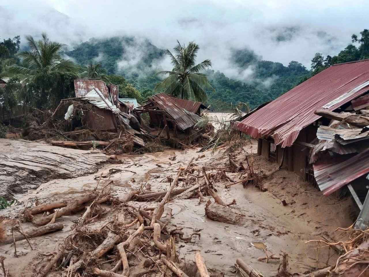 Nghe An の貧しい My Ly 村は、激しい洪水の後、荒廃しました。写真: Hai Thuong