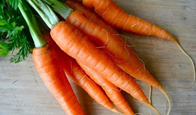 Carrots - a food that helps detoxify the liver. Photo: VFA