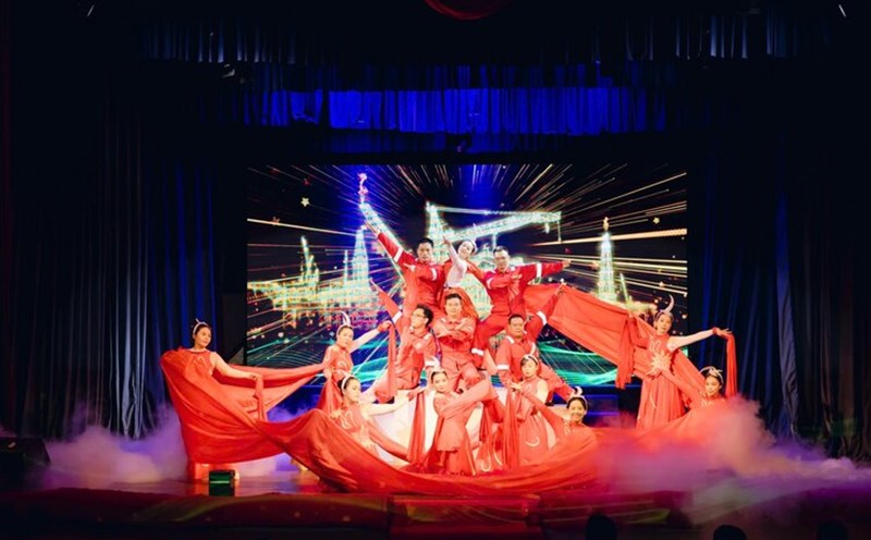 The festival demonstrates the spirit of solidarity, towards the common goal of workers. Photo: Hien Khanh