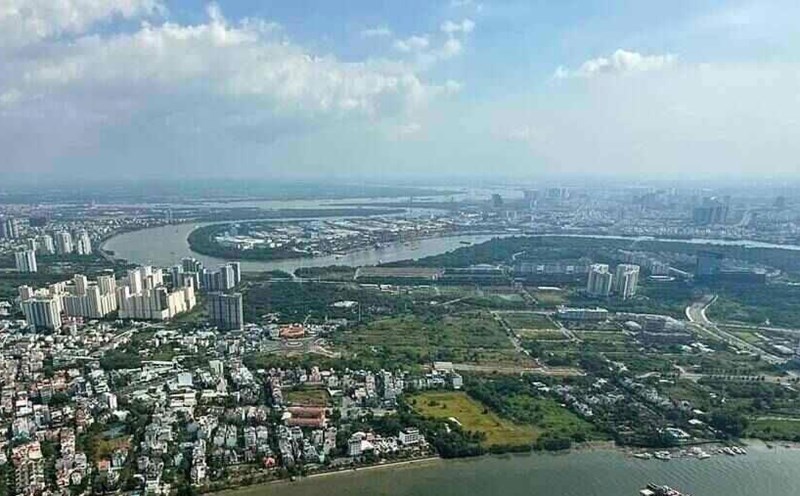 The assignment of primary land valuation to the State is receiving much attention. Photo: Bao Chuong