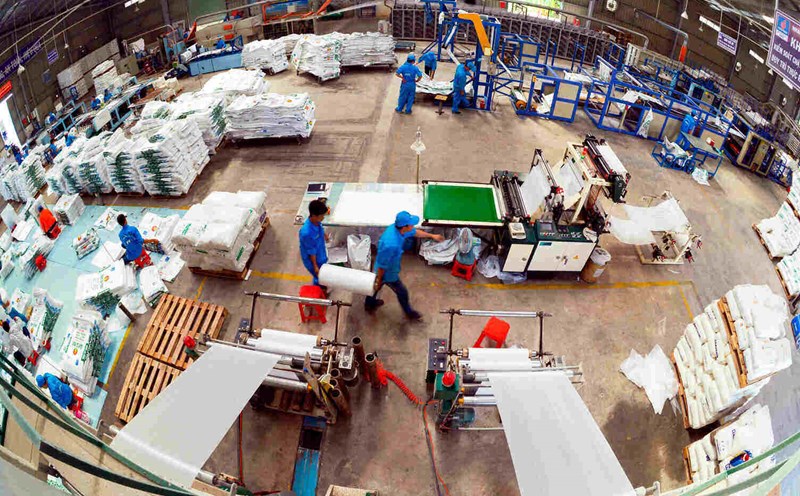 Vietnam Oil and Gas Packaging Joint Stock Company offers a price for the supply of coated PP plastic granules for packaging production. Photo: PPC