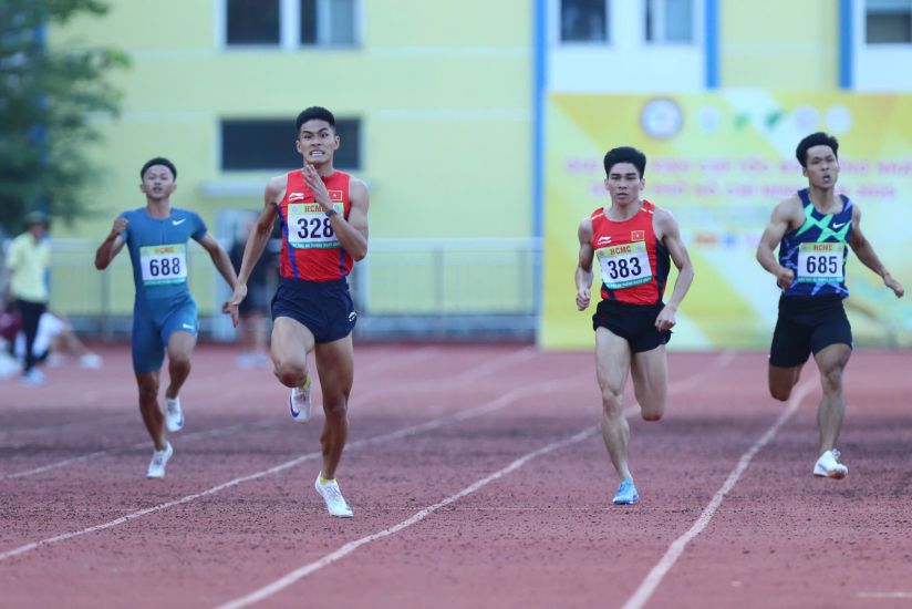 Athlete Ta Ngoc Tuong (328) is a promising young face in Vietnam's athletics. Photo: Thanh Vu