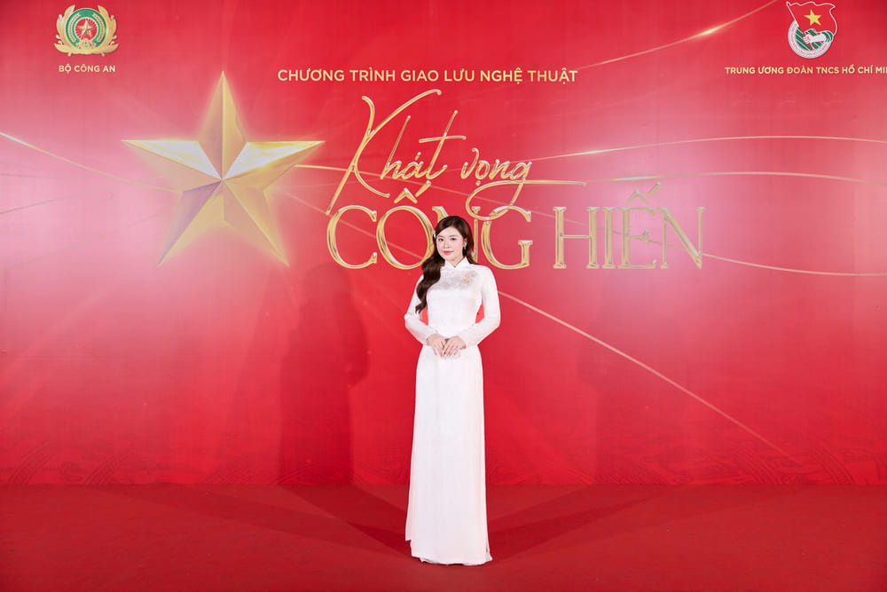 Star Mai Nguyen Thu Hang shows off her radiant beauty in the program "Aspiration to Dedicate". Photo: Character provided